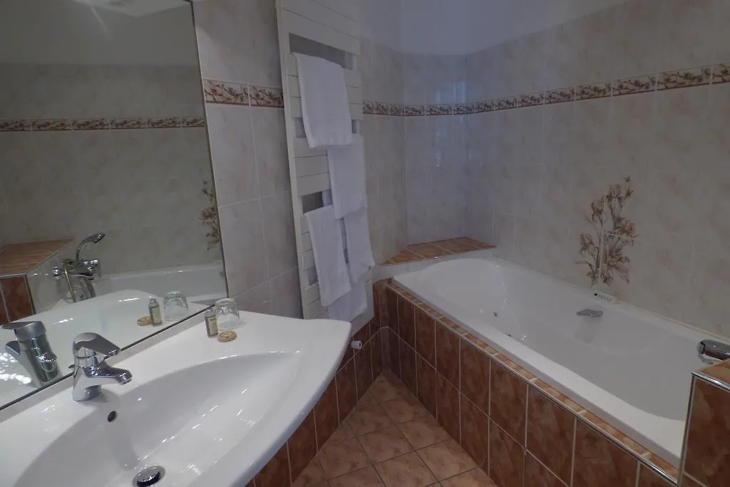 Entraygues-sur-Truyère Hotel Du Lion D'Or 3*,
