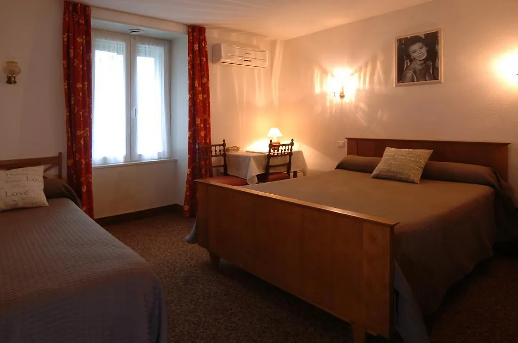 Entraygues-sur-Truyère Hotel Du Lion D'Or 3*,  צרפת