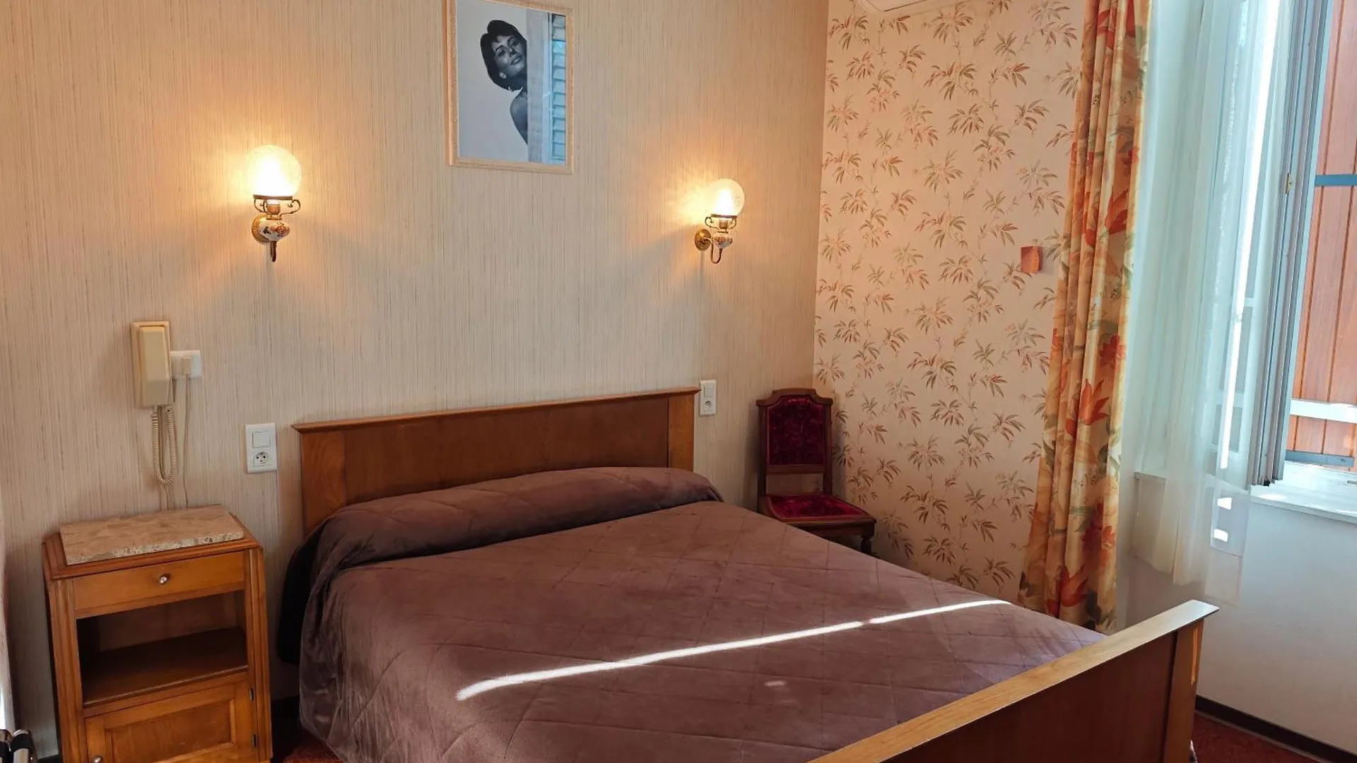 ***  Entraygues-sur-Truyère Hotel Du Lion D'Or צרפת